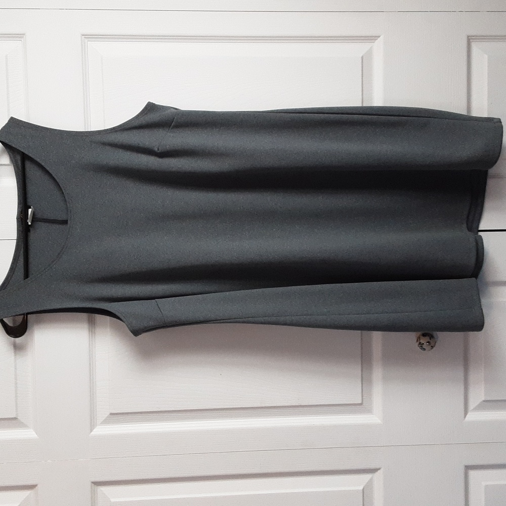 Women's Ashley Stewart Gray sleeveless dress. Size 18 Pull On